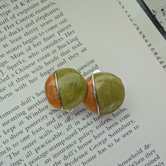 Elegant Silver and Orange-Green Earrings - Picture 3 of 3